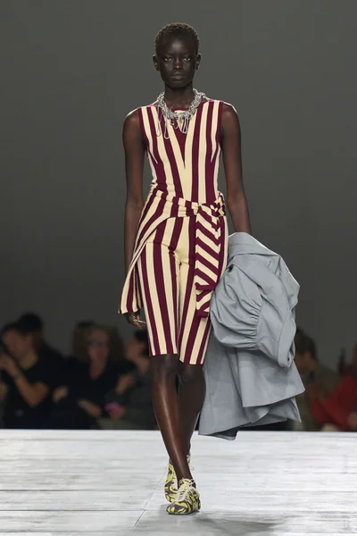 Look 3